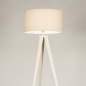 Foto 31398-5 vooraanzicht: Japandi vloerlamp: beige driepoot vloerlamp met beige linnen lampenkap