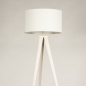 Foto 31401-7 vooraanzicht: Beige driepoot vloerlamp met witte kap van stof 
