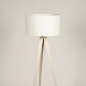Foto 31401-8 vooraanzicht: Beige driepoot vloerlamp met witte kap van stof 