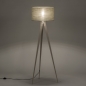Foto 31402-2 vooraanzicht: Beige driepoot vloerlamp met taupe kap van stof 