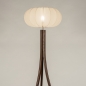 Foto 31407-3 vooraanzicht: Driepoot vloerlamp van hout in walnoot kleur met een beige lampion kap 
