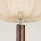Foto 31407-9 detailfoto: Driepoot vloerlamp van hout in walnoot kleur met een beige lampion kap 