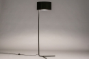 Foto 31408-2: Zwarte minimalistische vloerlamp met luxe zwarte lampenkap