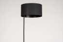 Foto 31408-8: Zwarte minimalistische vloerlamp met luxe zwarte lampenkap