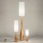 Foto 31431-14: Große, kegelförmige Stehlampe aus Holz mit hohem, schmalem Stoffschirm in cremefarbener Farbe im Japandi-Stil