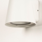 Foto 31436-7: met sensor buitenlamp in mat witte kleur voorzien van hoge IP54 waarde.