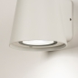 Foto 31436-8: met sensor buitenlamp in mat witte kleur voorzien van hoge IP54 waarde.