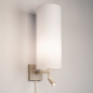 Foto 31451-2 schuinaanzicht: Beige wandlamp met grote, hoge kap van stof 