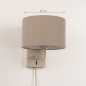 Foto 31453-8: Beigefarbene Wandleuchte mit taupefarbenem Leinenschirm, Kabel und Stecker