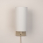 Foto 31454-1 niet_in_feed: Beige wandlamp met hoge witte koker kap en snoer en stekker 