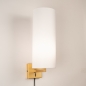 Foto 31458-2: Gouden wandlamp met grote koker kap van stof in het wit E27