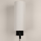 Foto 31465-1: Zwarte wandlamp met hoge witte koker kap en led leeslamp