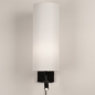 Foto 31465-3: Zwarte wandlamp met hoge witte koker kap en led leeslamp