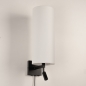 Foto 31465-4: Zwarte wandlamp met hoge witte koker kap en led leeslamp