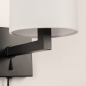 Foto 31470-5: Zwarte wandlamp met witte koker kap en snoer en stekker