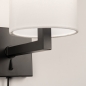 Foto 31470-6: Zwarte wandlamp met witte koker kap en snoer en stekker