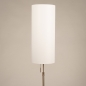 Foto 31477-2: Slanke vloerlamp met hoge koker kap van stof in offwhite