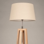 Foto 31479-6: Houten tripod vloerlamp met conische lampenkap in beige 