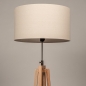 Foto 31480-6: Houten vloerlamp met beige linnen kap rond