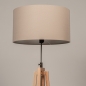 Foto 31481-6: Houten vloerlamp met taupe linnen kap rond 