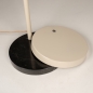 Foto 31504-17: Beige booglamp met ronde bamboe kap in naturel met zwart 