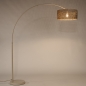 Foto 31504-2: Beige booglamp met ronde bamboe kap in naturel met zwart 