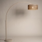 Foto 31504-3: Beige booglamp met ronde bamboe kap in naturel met zwart 