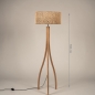 Foto 31505-1 maatindicatie: Houten vloerlamp met organische vorm en ronde bamboe kap