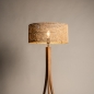 Foto 31505-13: Houten vloerlamp met organische vorm en ronde bamboe kap