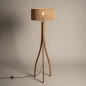 Foto 31505-4: Houten vloerlamp met organische vorm en ronde bamboe kap