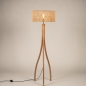 Foto 31505-9: Houten vloerlamp met organische vorm en ronde bamboe kap
