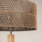Foto 31506-15: Driepoot vloerlamp van hout met organische vorm en ronde kap van bamboe in naturel met zwart