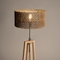 Foto 31507-8: Houten vloerlamp tripod met ronde kap van bamboe in naturel met zwart