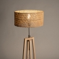 Foto 31508-10: Houten driepoot vloerlamp met ronde kap van bamboe 