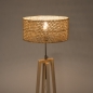 Foto 31508-11: Houten driepoot vloerlamp met ronde kap van bamboe 