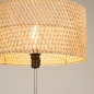 Foto 31508-15: Houten driepoot vloerlamp met ronde kap van bamboe 