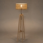 Foto 31508-2: Houten driepoot vloerlamp met ronde kap van bamboe 