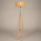 Foto 31508-3: Houten driepoot vloerlamp met ronde kap van bamboe 