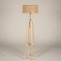 Foto 31508-6: Houten driepoot vloerlamp met ronde kap van bamboe 