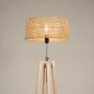 Foto 31508-8: Houten driepoot vloerlamp met ronde kap van bamboe 