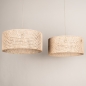 Foto 31548-10: Rotan hanglamp met twee ronde bamboe kappen aan beige plafondplaat E27