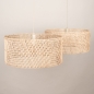 Foto 31548-12: Rotan hanglamp met twee ronde bamboe kappen aan beige plafondplaat E27