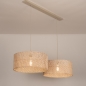 Foto 31548-2: Rotan hanglamp met twee ronde bamboe kappen aan beige plafondplaat E27
