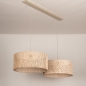 Foto 31548-9: Rotan hanglamp met twee ronde bamboe kappen aan beige plafondplaat E27