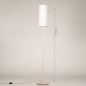 Foto 31551-1: Beige vloerlamp met hoge smalle kap in het wit