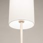 Foto 31551-10: Beige vloerlamp met hoge smalle kap in het wit
