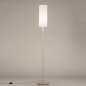 Foto 31551-3: Beige vloerlamp met hoge smalle kap in het wit