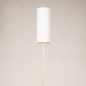 Foto 31551-6: Beige vloerlamp met hoge smalle kap in het wit