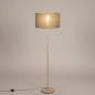 Foto 31553-4: Beige staande lamp met grote lampenkap in taupe