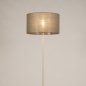 Foto 31553-6: Beige staande lamp met grote lampenkap in taupe
